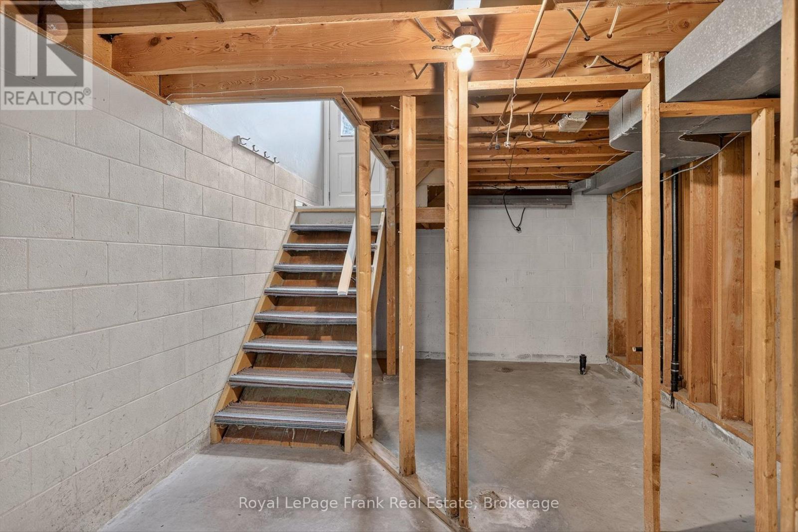 958 St Pauls Street, Peterborough (Northcrest Ward 5), Ontario  K9H 6J6 - Photo 28 - X13536878
