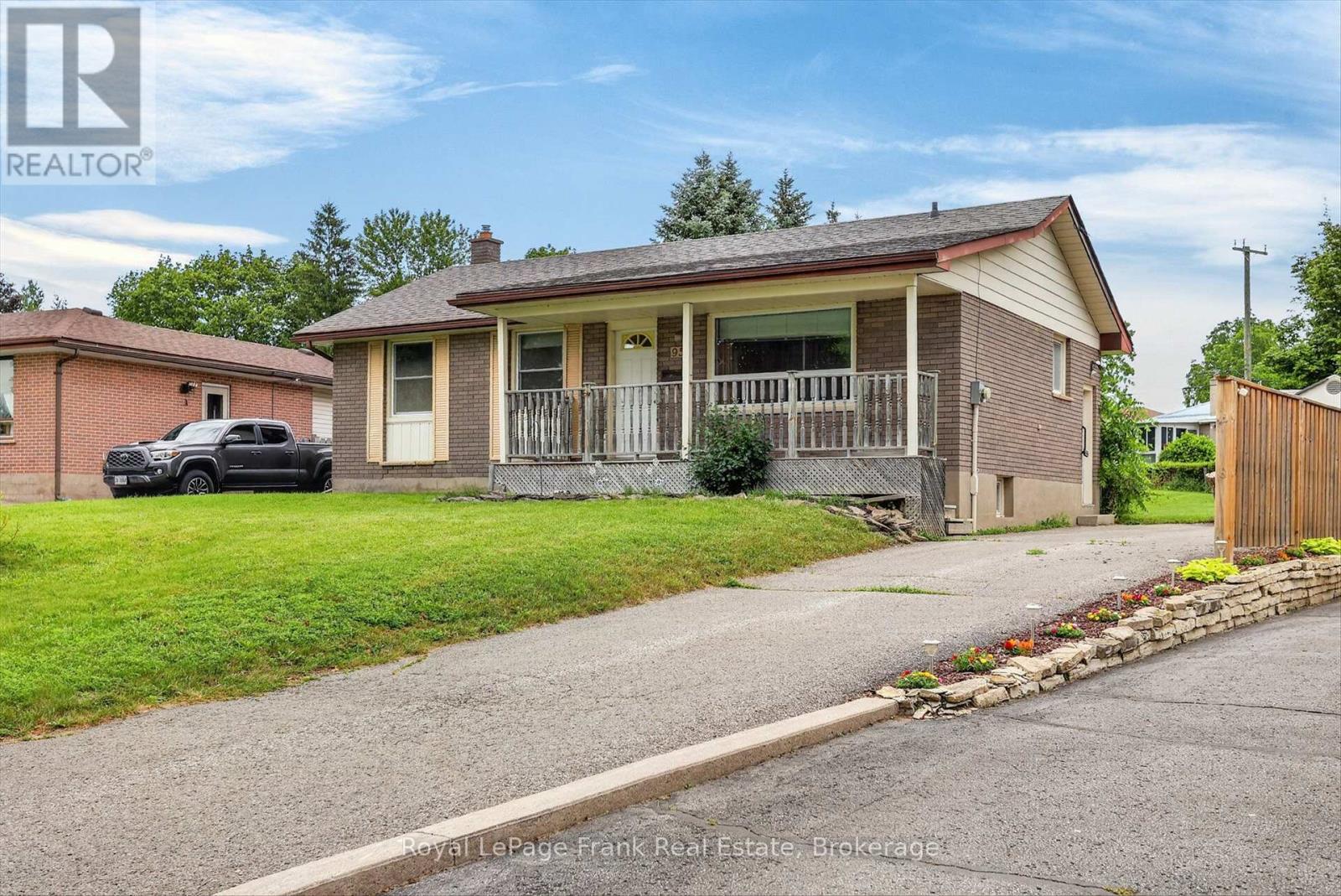 958 St Pauls Street, Peterborough (Northcrest Ward 5), Ontario  K9H 6J6 - Photo 3 - X13536878
