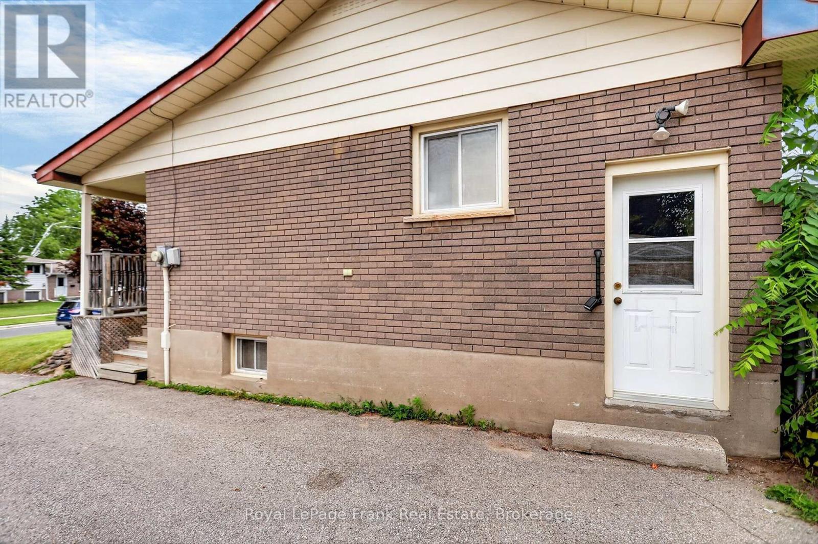 958 St Pauls Street, Peterborough (Northcrest Ward 5), Ontario  K9H 6J6 - Photo 38 - X13536878