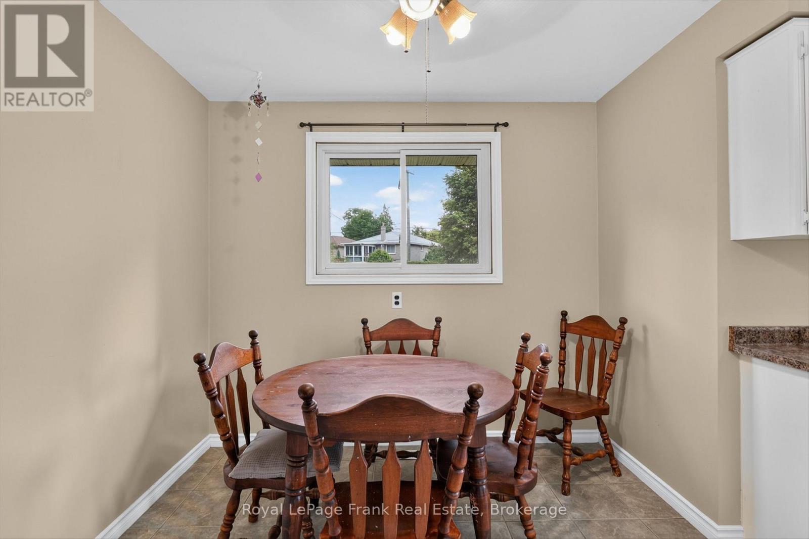 958 St Pauls Street, Peterborough (Northcrest Ward 5), Ontario  K9H 6J6 - Photo 8 - X13536878