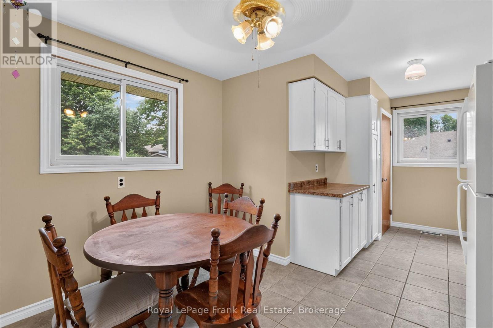 958 St Pauls Street, Peterborough (Northcrest Ward 5), Ontario  K9H 6J6 - Photo 9 - X13536878
