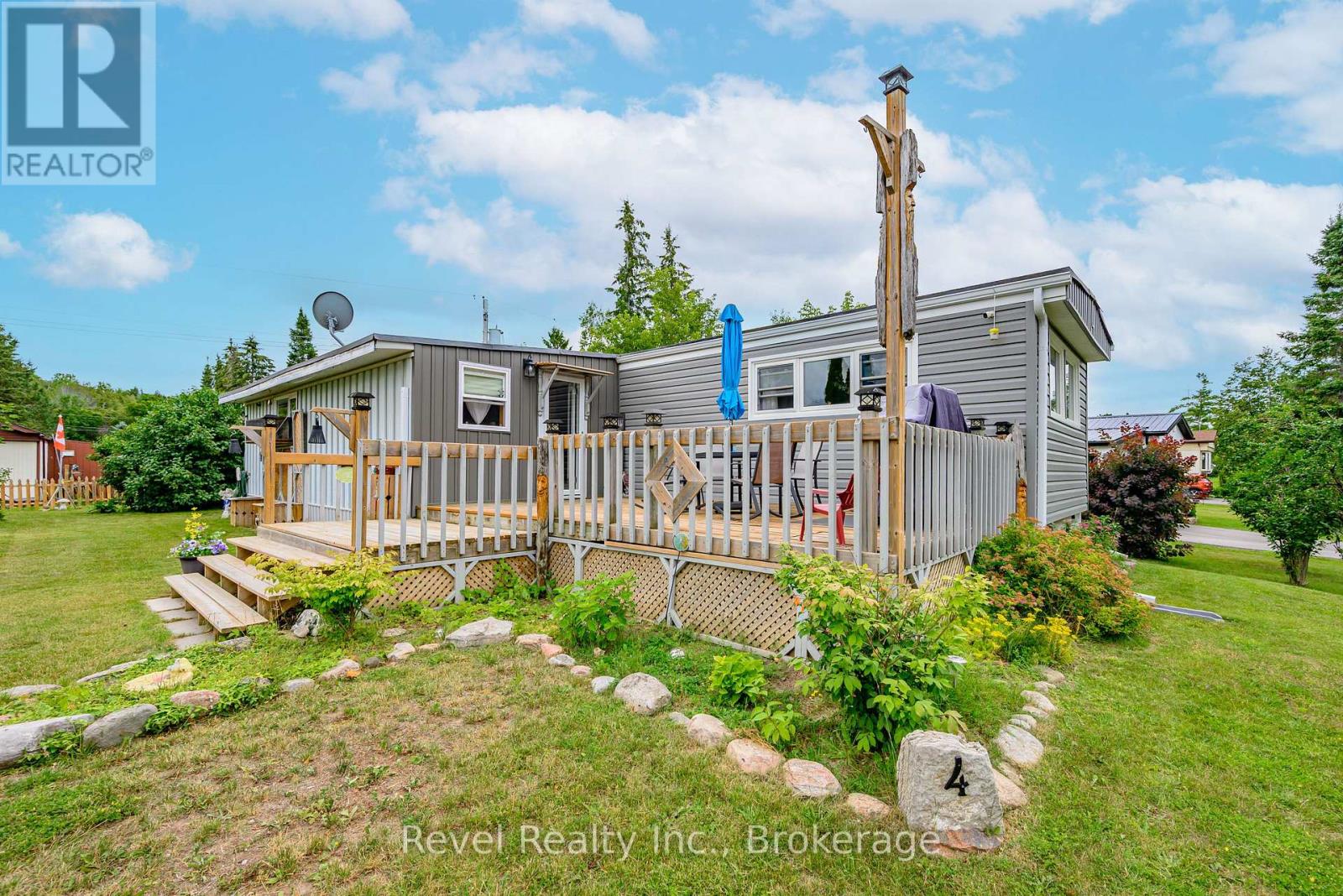 4 Homewood Avenue, Kawartha Lakes (Lindsay), Ontario  K9V 0H5 - Photo 2 - X13539668
