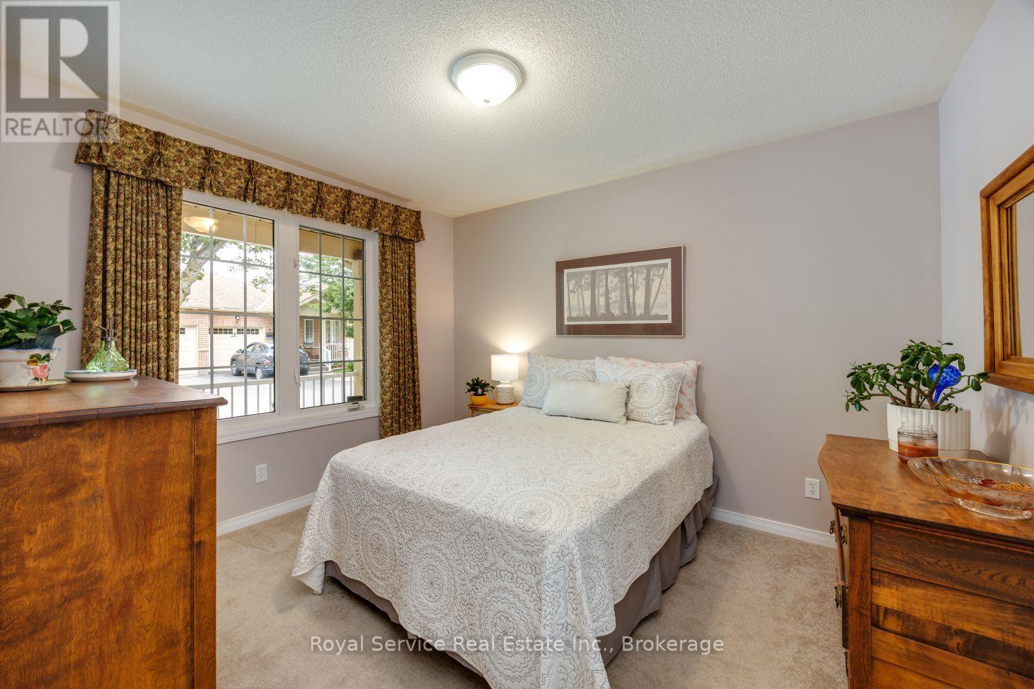 6 - 877 Wentworth Street, Peterborough (Otonabee Ward 1), Ontario  K9J 8R7 - Photo 5 - X13541642