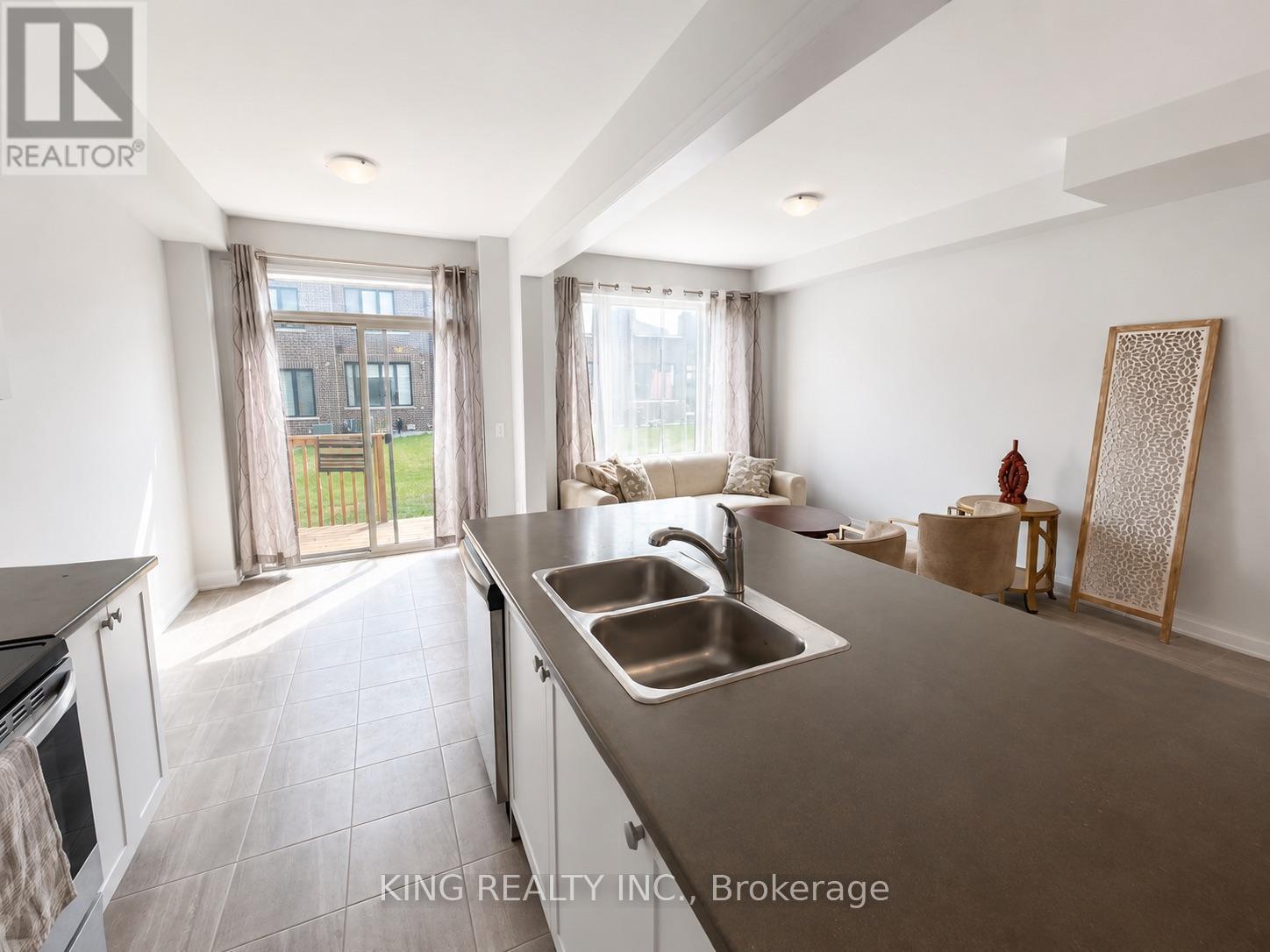 55 Butler Boulevard, Kawartha Lakes (Lindsay), Ontario  K9V 4R1 - Photo 3 - X13542266