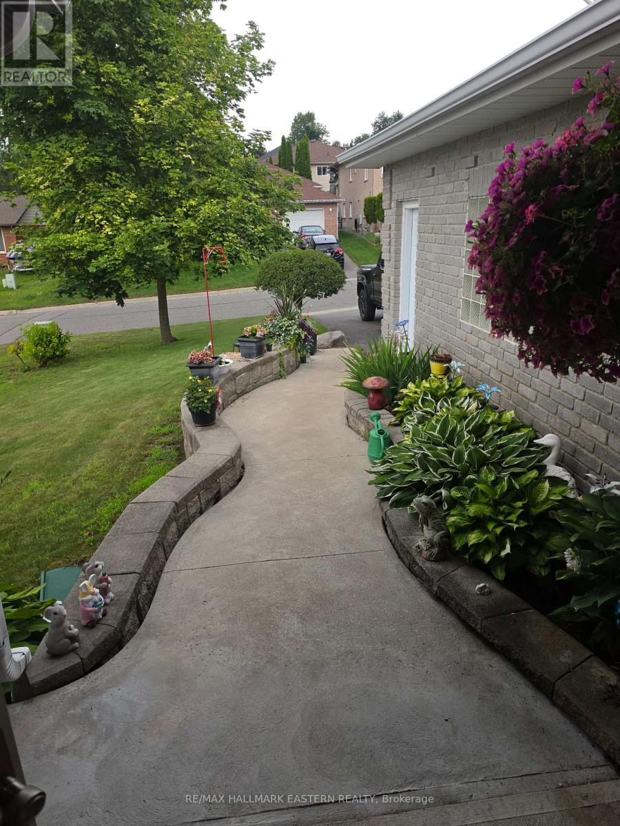990 Silverdale Road, Peterborough (Otonabee Ward 1), Ontario  K9J 7W6 - Photo 2 - X13544130