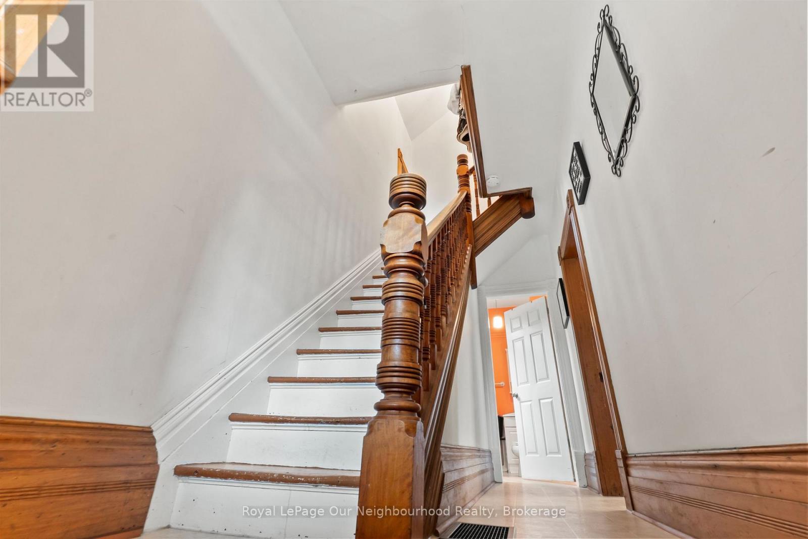 260 Westcott Street, Peterborough (Town Ward 3), Ontario  K9J 2H1 - Photo 3 - X13549198