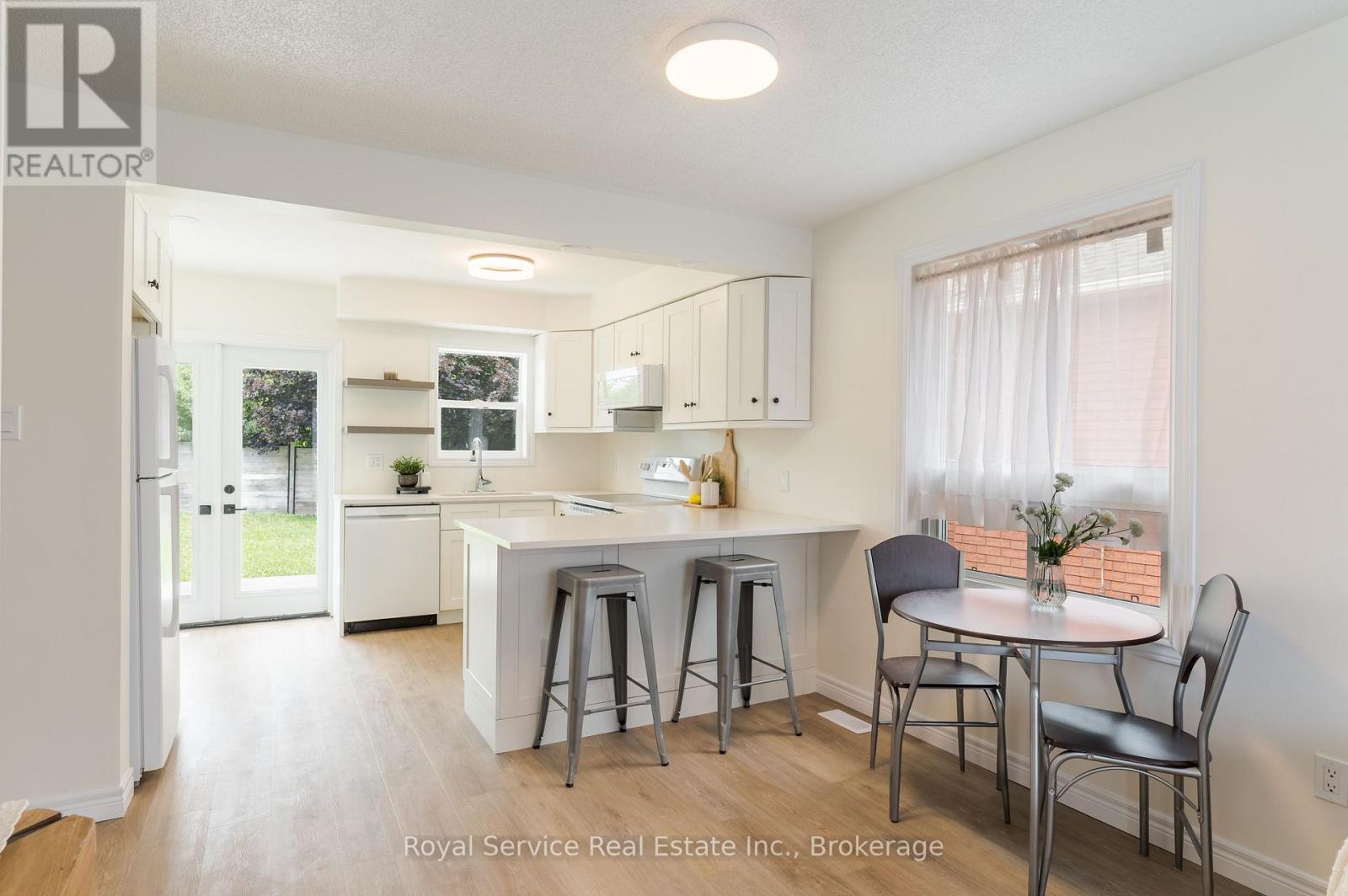 228 Towerhill Road, Peterborough (Northcrest Ward 5), Ontario  K9H 7M8 - Photo 11 - X13549344