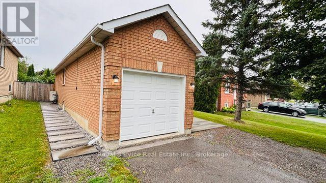 228 Towerhill Road, Peterborough (Northcrest Ward 5), Ontario  K9H 7M8 - Photo 3 - X13549344
