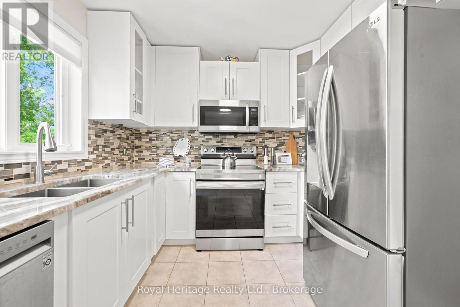 20 Fallingbrook Crescent, Kawartha Lakes (Lindsay), Ontario  K9V 0B3 - Photo 12 - X13552574