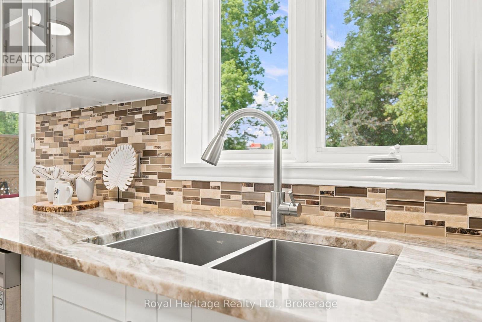 20 Fallingbrook Crescent, Kawartha Lakes (Lindsay), Ontario  K9V 0B3 - Photo 14 - X13552574