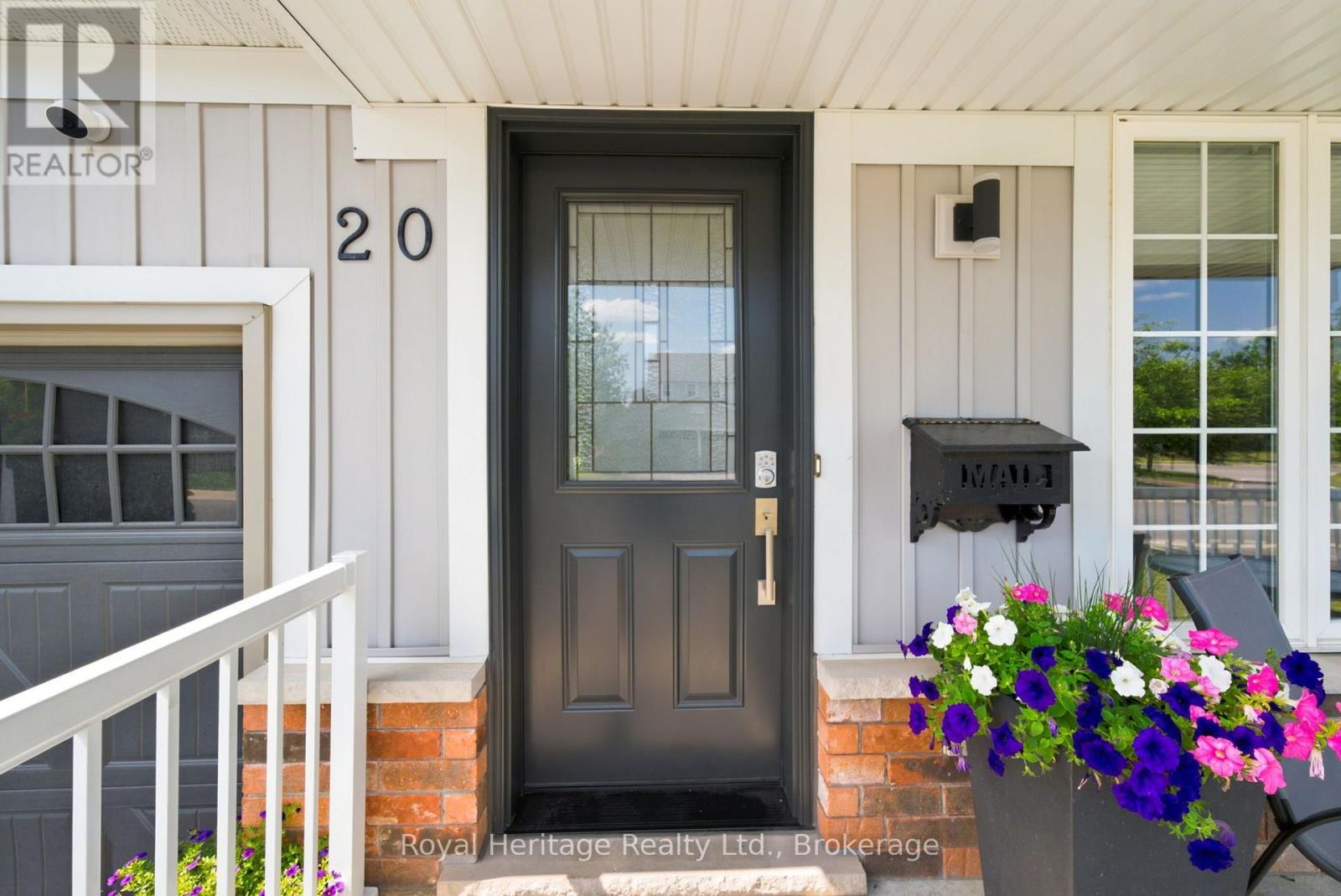 20 Fallingbrook Crescent, Kawartha Lakes (Lindsay), Ontario  K9V 0B3 - Photo 4 - X13552574