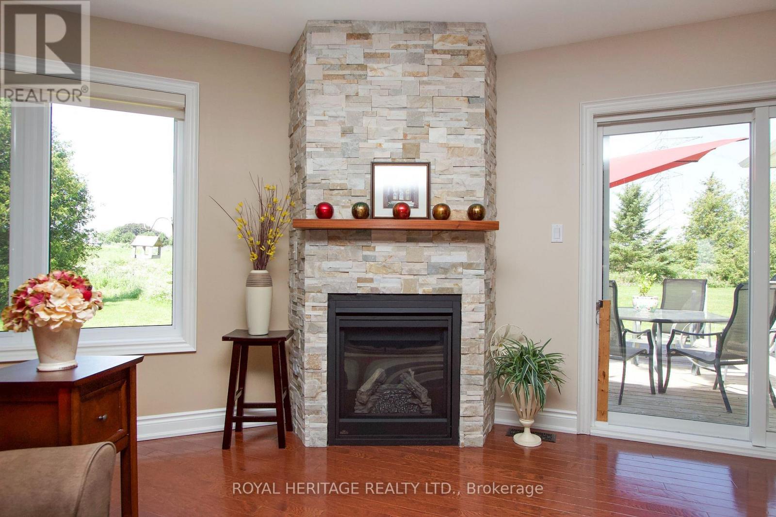 128 Wilmot Trail, Clarington (Newcastle), Ontario  L1B 1B9 - Photo 6 - E13552672