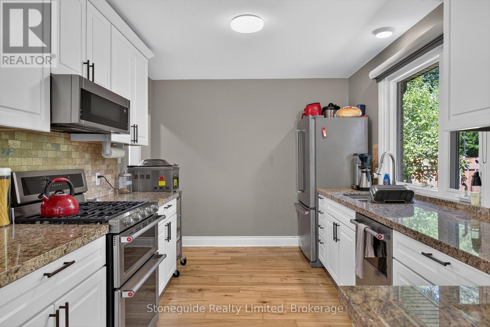 702 Walkerfield Avenue, Peterborough (Town Ward 3), Ontario  K9J 4W4 - Photo 15 - X13555874