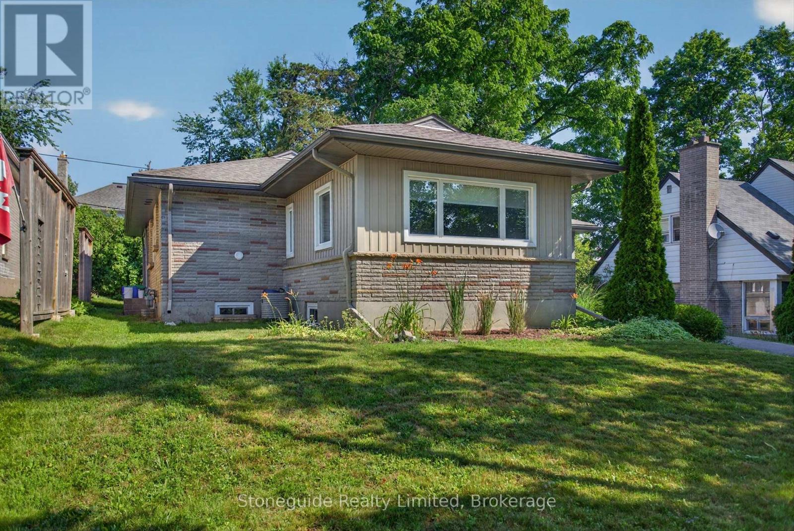 702 Walkerfield Avenue, Peterborough (Town Ward 3), Ontario  K9J 4W4 - Photo 3 - X13555874