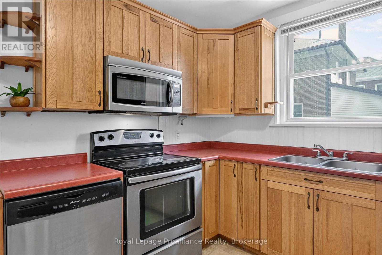 107 Morrow Street, Peterborough (Otonabee Ward 1), Ontario  K9J 1X4 - Photo 10 - X13556450