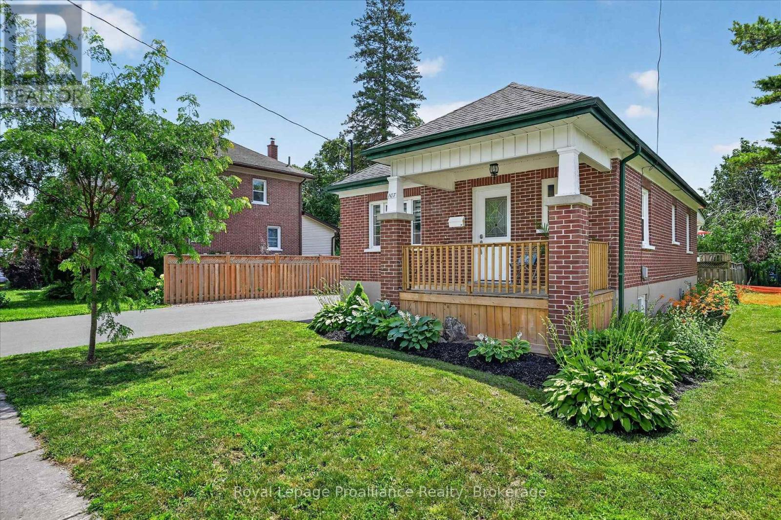 107 Morrow Street, Peterborough (Otonabee Ward 1), Ontario  K9J 1X4 - Photo 2 - X13556450