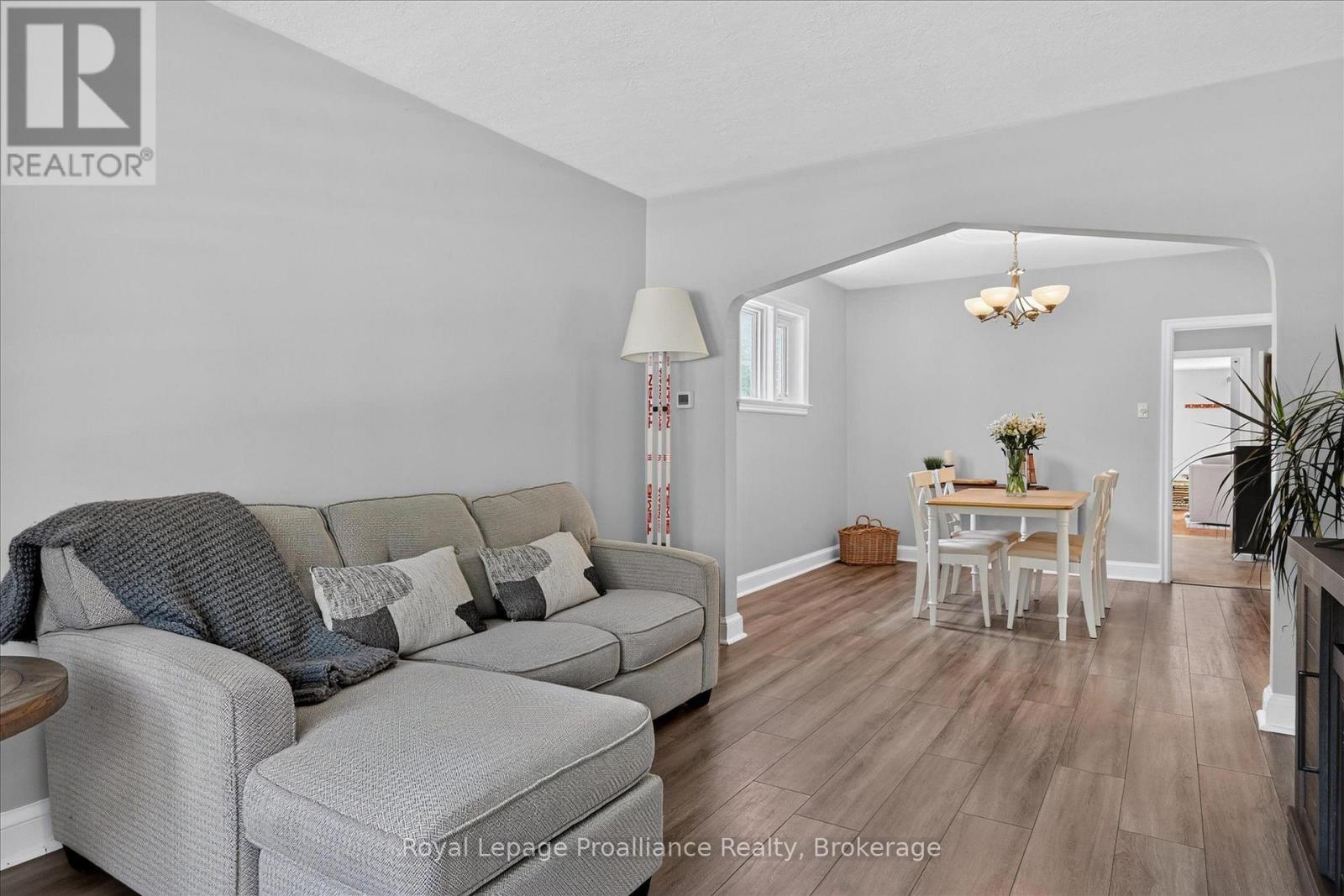 107 Morrow Street, Peterborough (Otonabee Ward 1), Ontario  K9J 1X4 - Photo 4 - X13556450