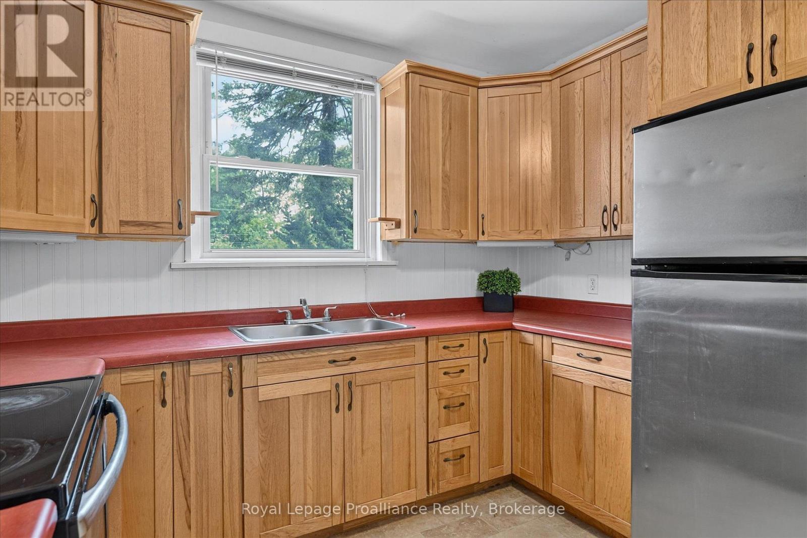 107 Morrow Street, Peterborough (Otonabee Ward 1), Ontario  K9J 1X4 - Photo 9 - X13556450