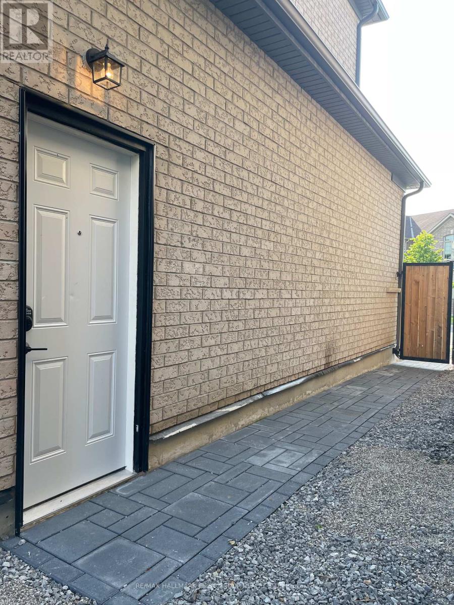19 Donald Powell Crescent, Clarington (Newcastle), Ontario  L1B 0K8 - Photo 2 - E13556522