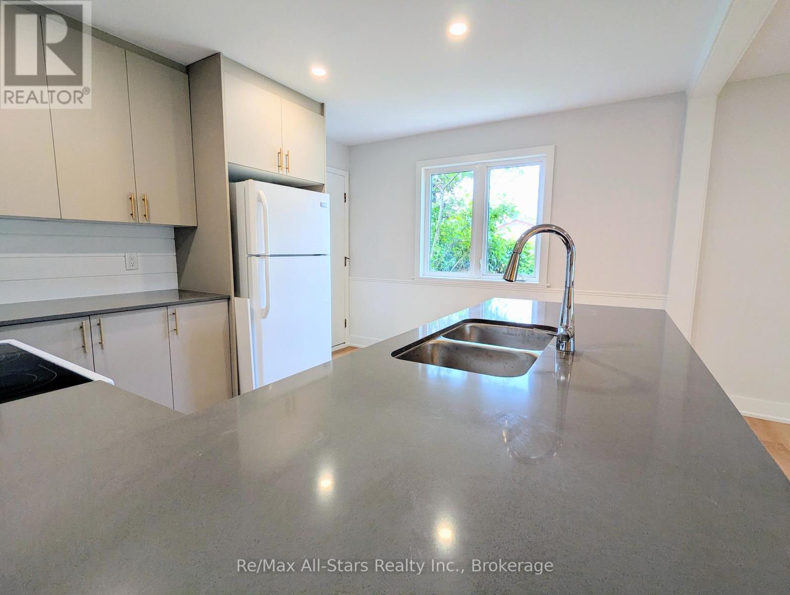 1886 Croftdale Crescent, Peterborough (Monaghan Ward 2), Ontario  K9K 1J8 - Photo 13 - X13557752