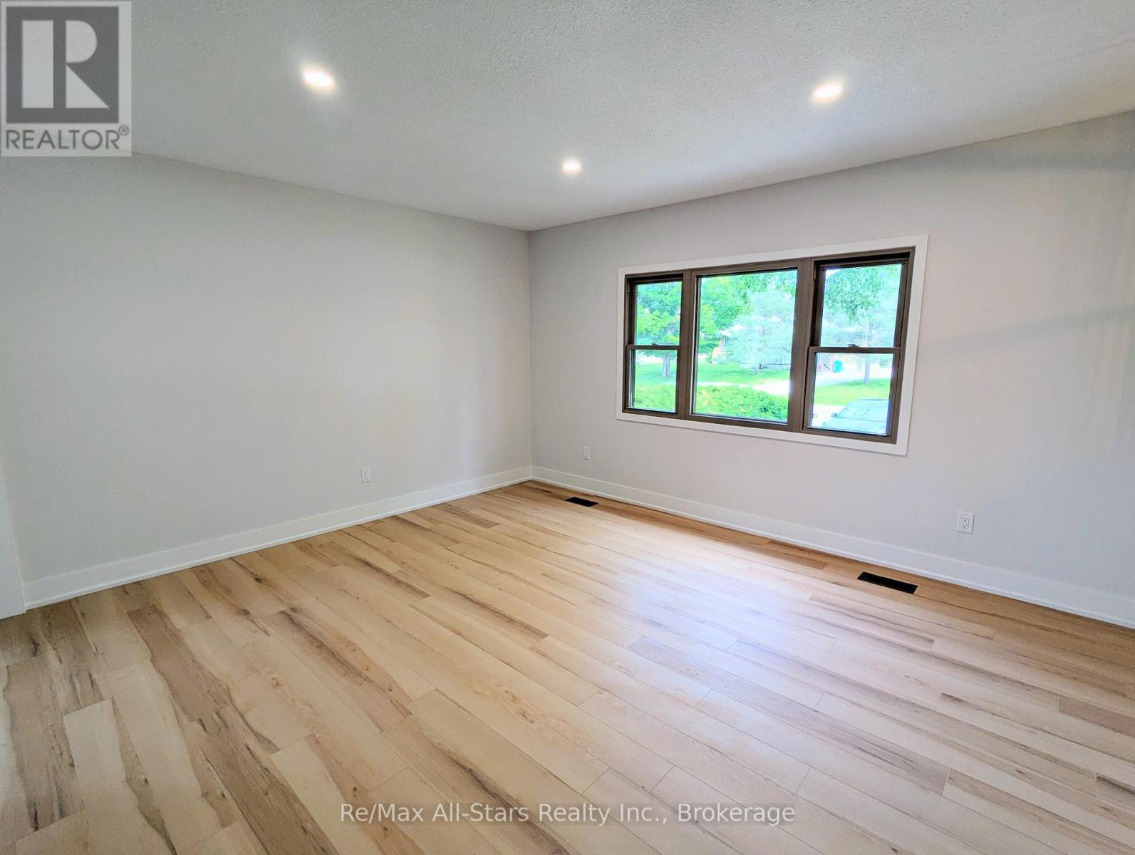 1886 Croftdale Crescent, Peterborough (Monaghan Ward 2), Ontario  K9K 1J8 - Photo 8 - X13557752