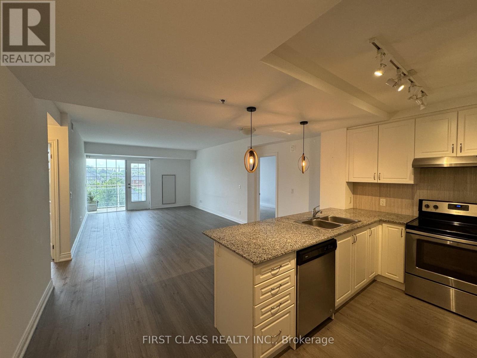 21 Brookhouse Drive, Clarington (Newcastle), Ontario  L1B 0V4 - Photo 4 - E13561092