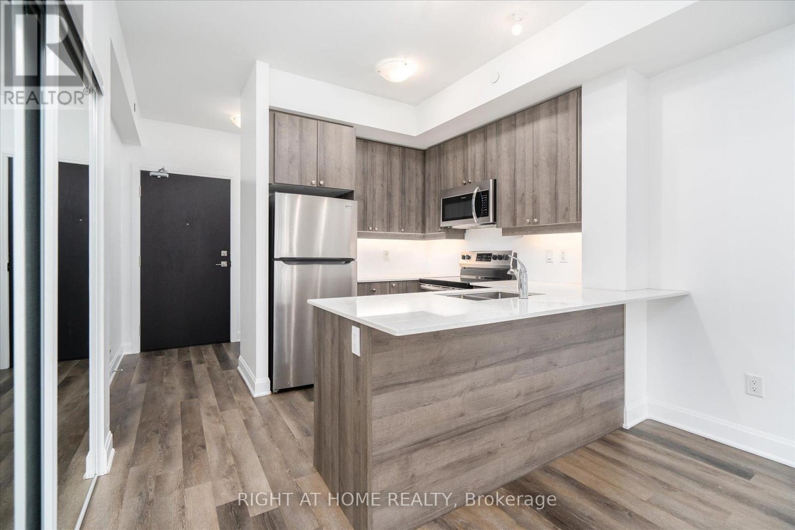 321 - 50 Lakebreeze Drive, Clarington (Newcastle), Ontario  L1B 0V9 - Photo 6 - E13561754