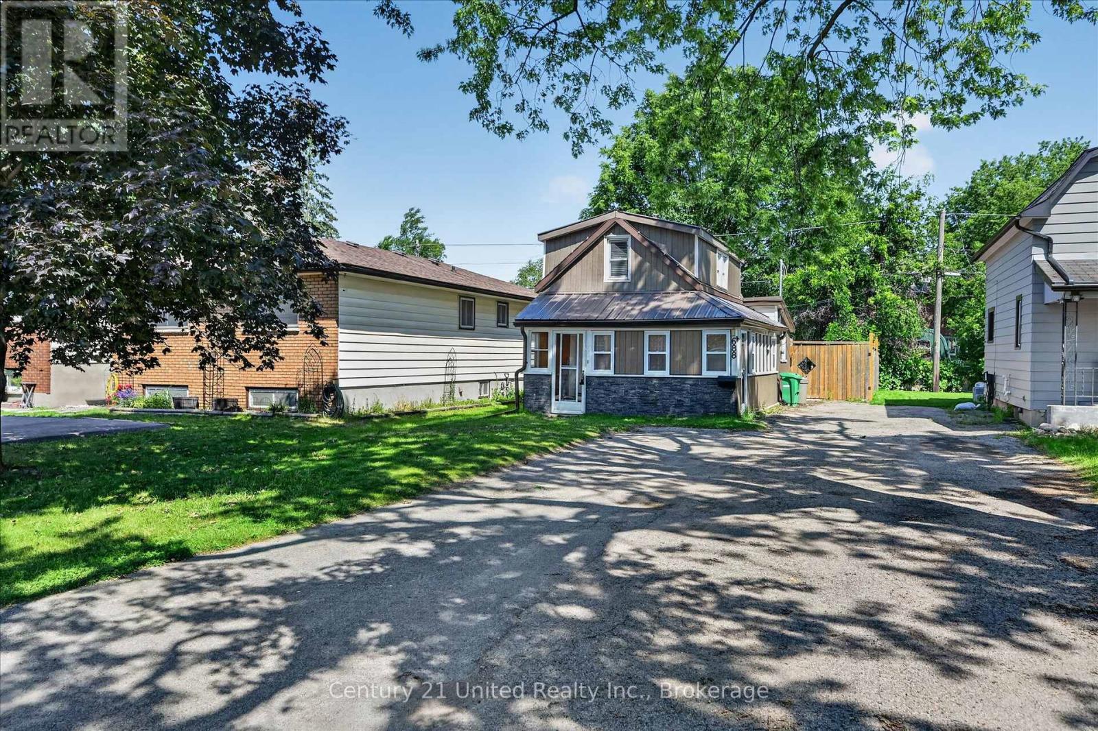 688 St Marys Street, Peterborough (Otonabee Ward 1), Ontario  K9J 4G9 - Photo 3 - X13562388