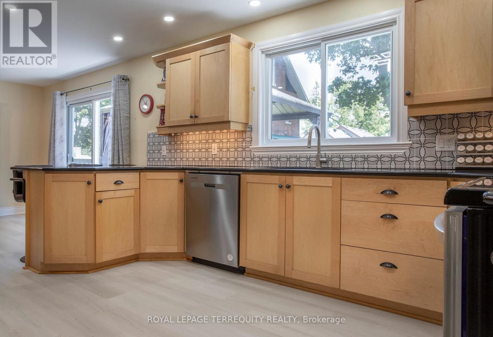 24 Simcoe Street, Kawartha Lakes (Lindsay), Ontario  K9V 2G4 - Photo 11 - X13565724