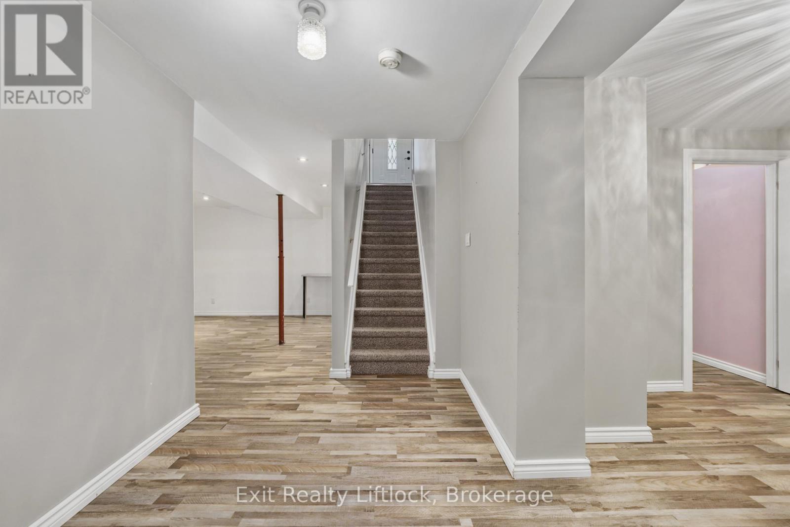202 Milroy Drive, Peterborough (Northcrest Ward 5), Ontario  K9H 7M8 - Photo 15 - X13566934