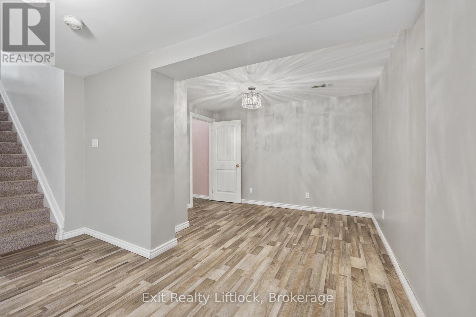 202 Milroy Drive, Peterborough (Northcrest Ward 5), Ontario  K9H 7M8 - Photo 16 - X13566934