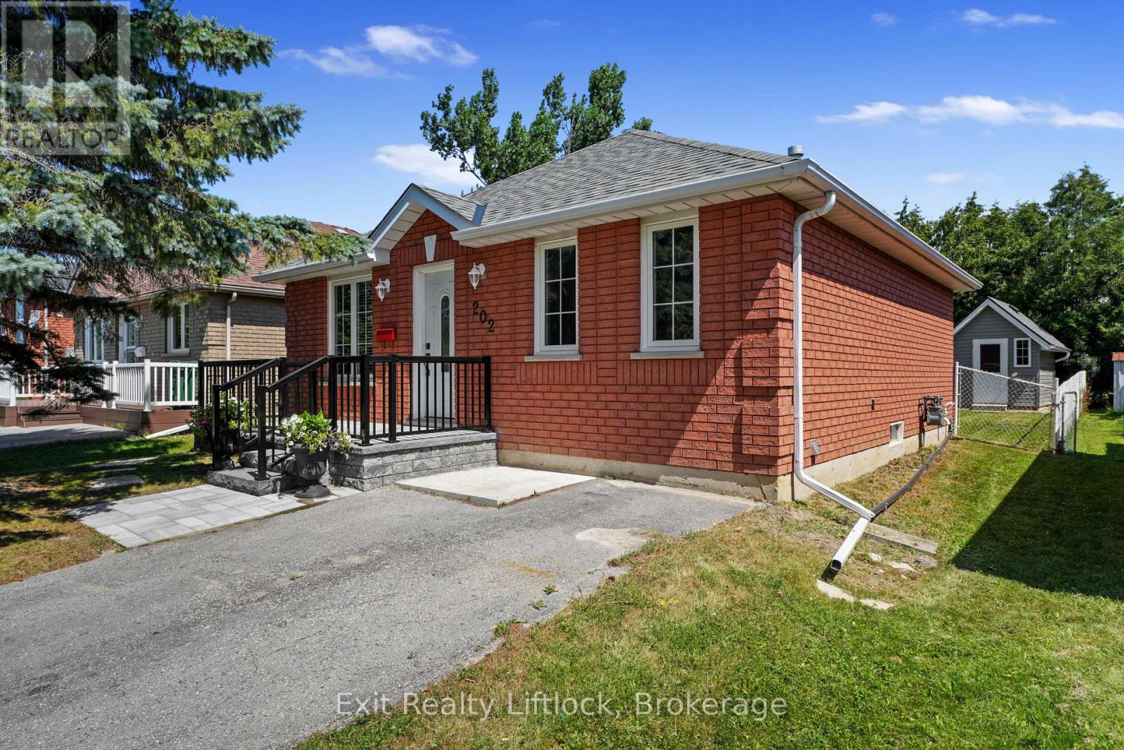 202 Milroy Drive, Peterborough (Northcrest Ward 5), Ontario  K9H 7M8 - Photo 2 - X13566934