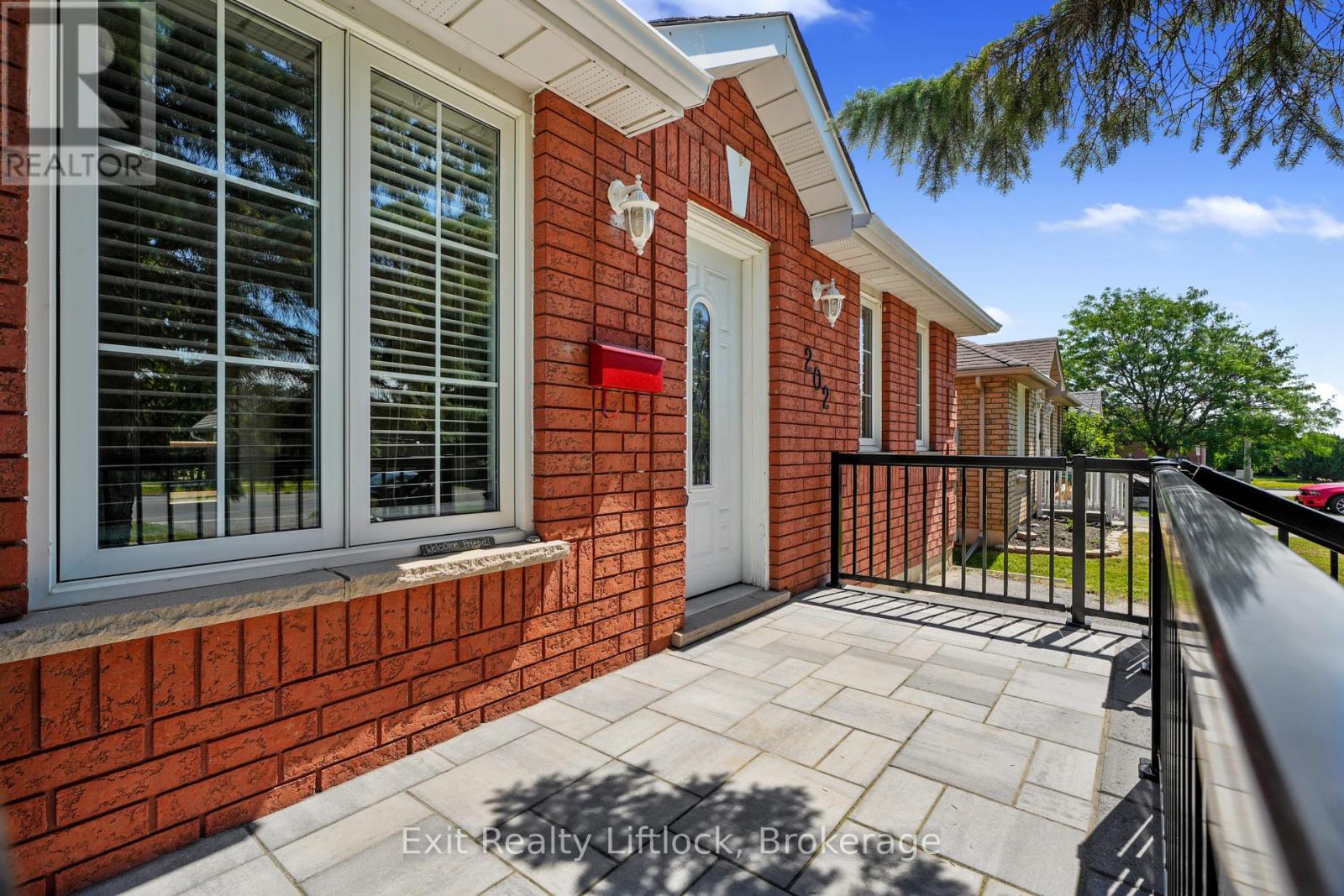 202 Milroy Drive, Peterborough (Northcrest Ward 5), Ontario  K9H 7M8 - Photo 3 - X13566934