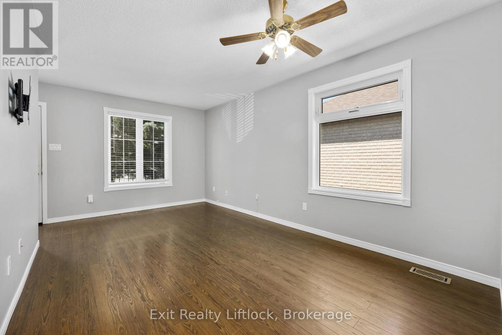 202 Milroy Drive, Peterborough (Northcrest Ward 5), Ontario  K9H 7M8 - Photo 4 - X13566934