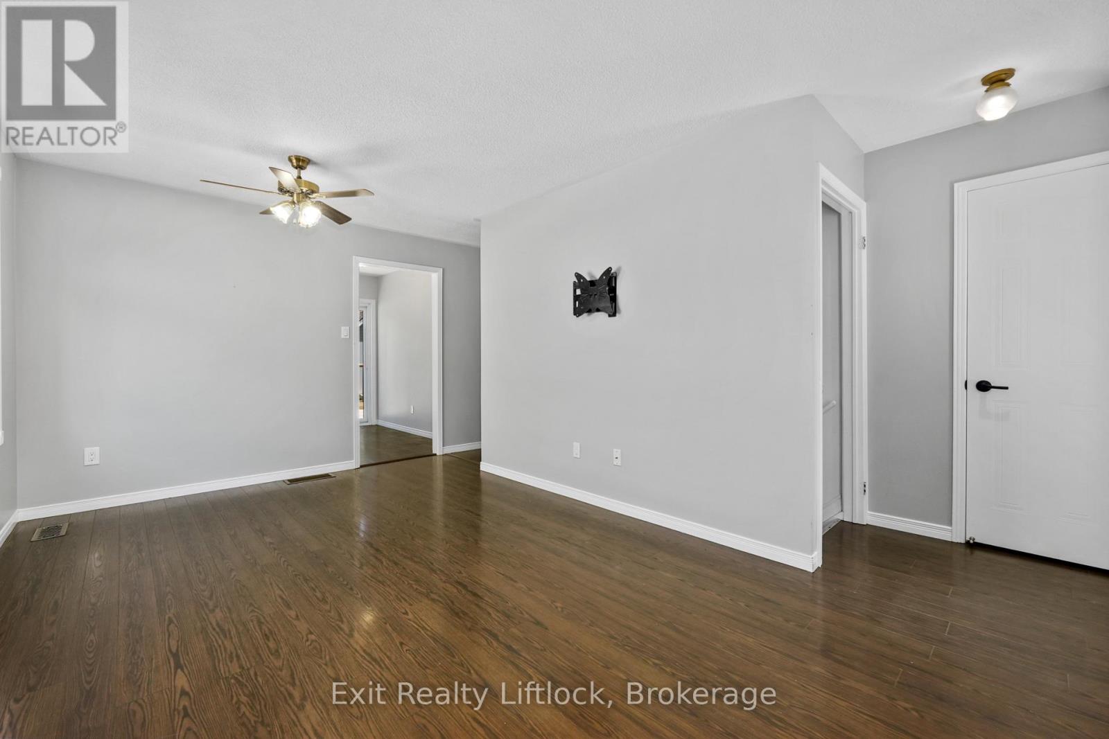 202 Milroy Drive, Peterborough (Northcrest Ward 5), Ontario  K9H 7M8 - Photo 5 - X13566934