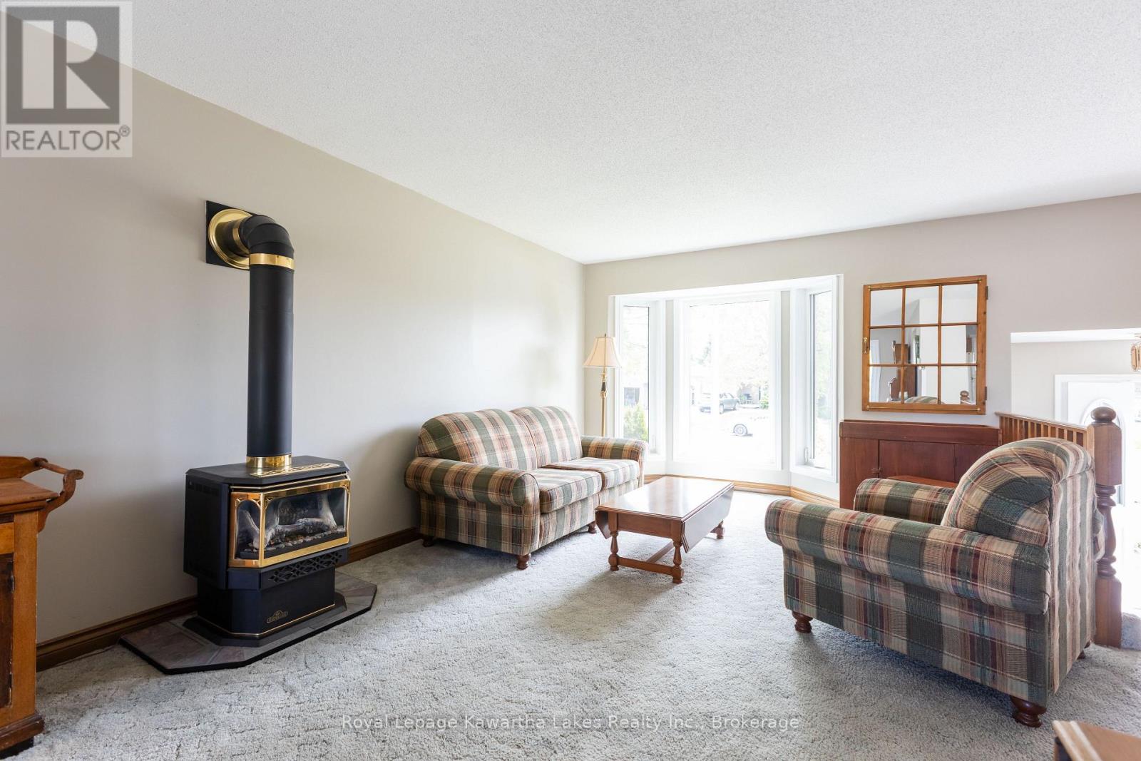 28 Andrew Drive, Kawartha Lakes (Lindsay), Ontario  K9V 5W6 - Photo 5 - X13570062