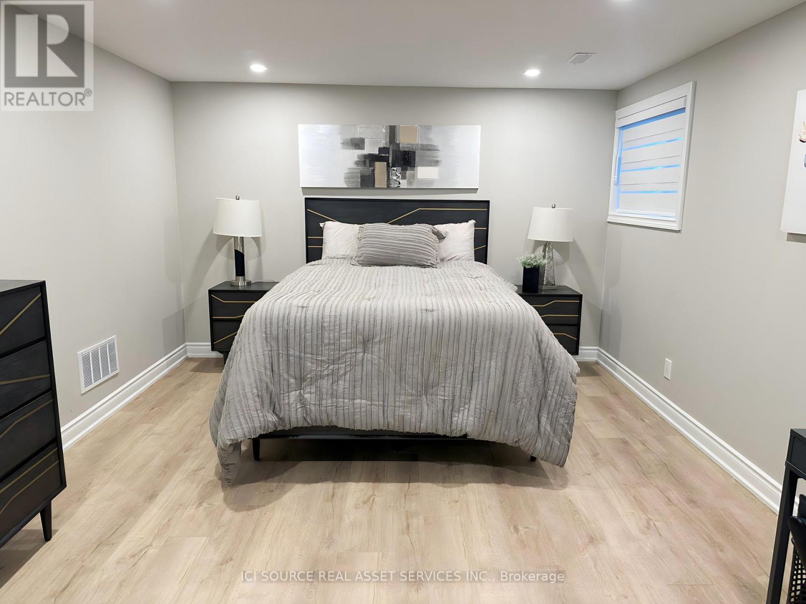 B - 30 York Drive, Peterborough (Monaghan Ward 2), Ontario  K9K 0H1 - Photo 2 - X13570142