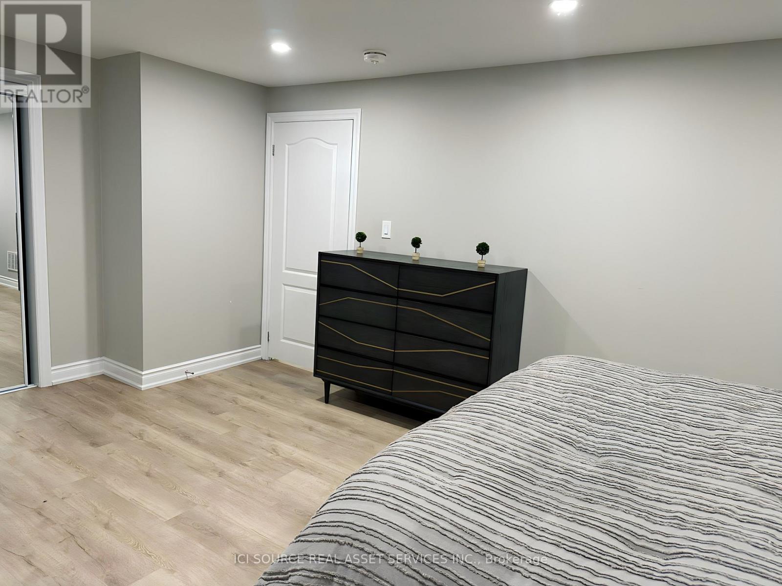 B - 30 York Drive, Peterborough (Monaghan Ward 2), Ontario  K9K 0H1 - Photo 3 - X13570142