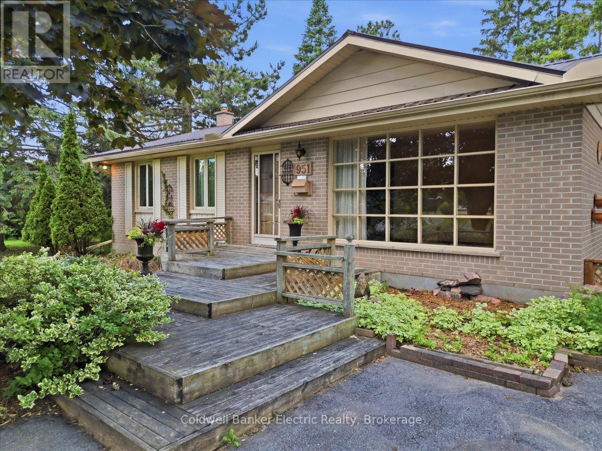 951 St. Paul's Street, Peterborough (Northcrest Ward 5), Ontario  K9H 6J7 - Photo 2 - X13570806