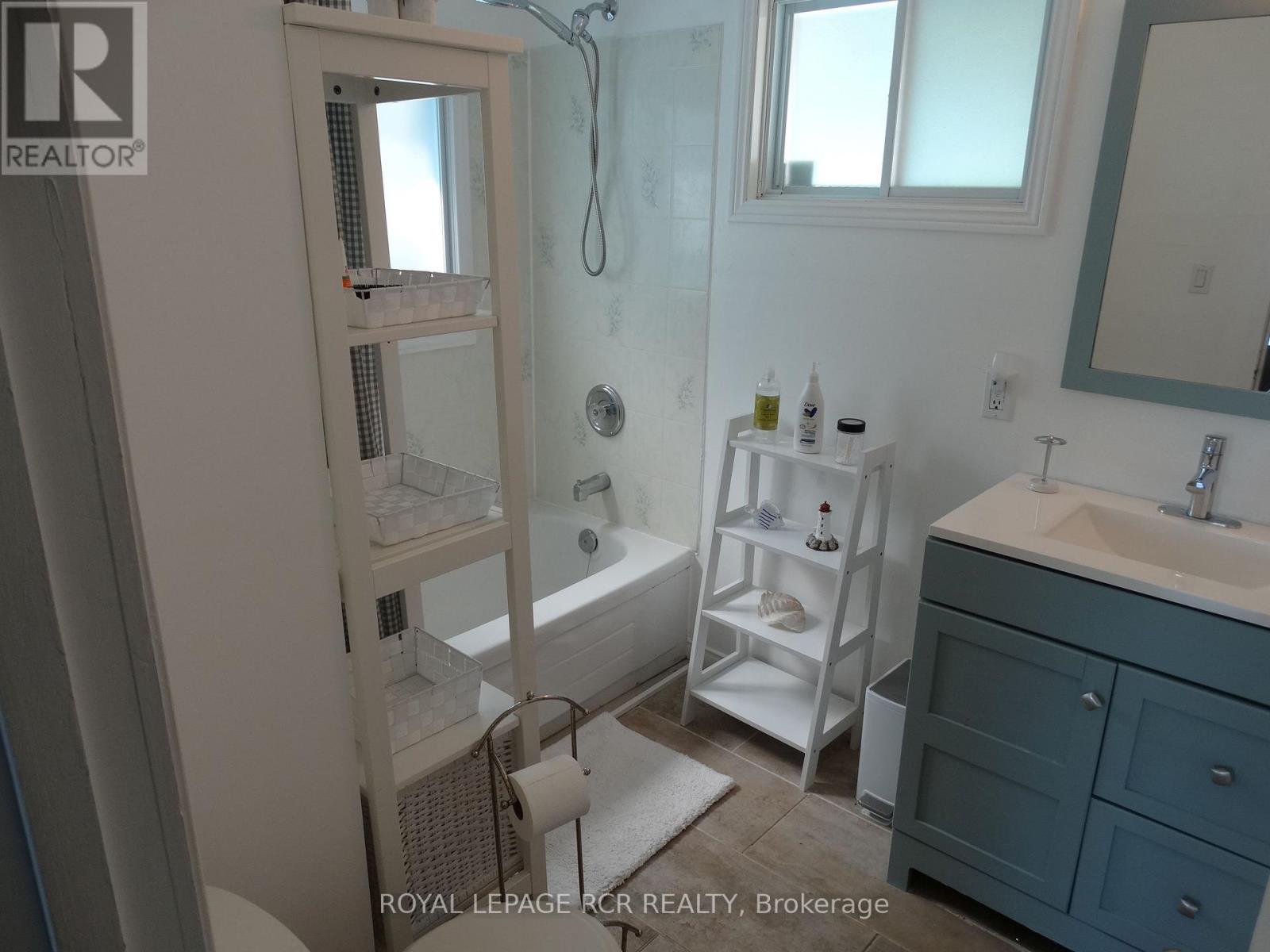 2105 White Lake Road W, Douro-Dummer, Ontario  K0L 2H0 - Photo 15 - X13571754