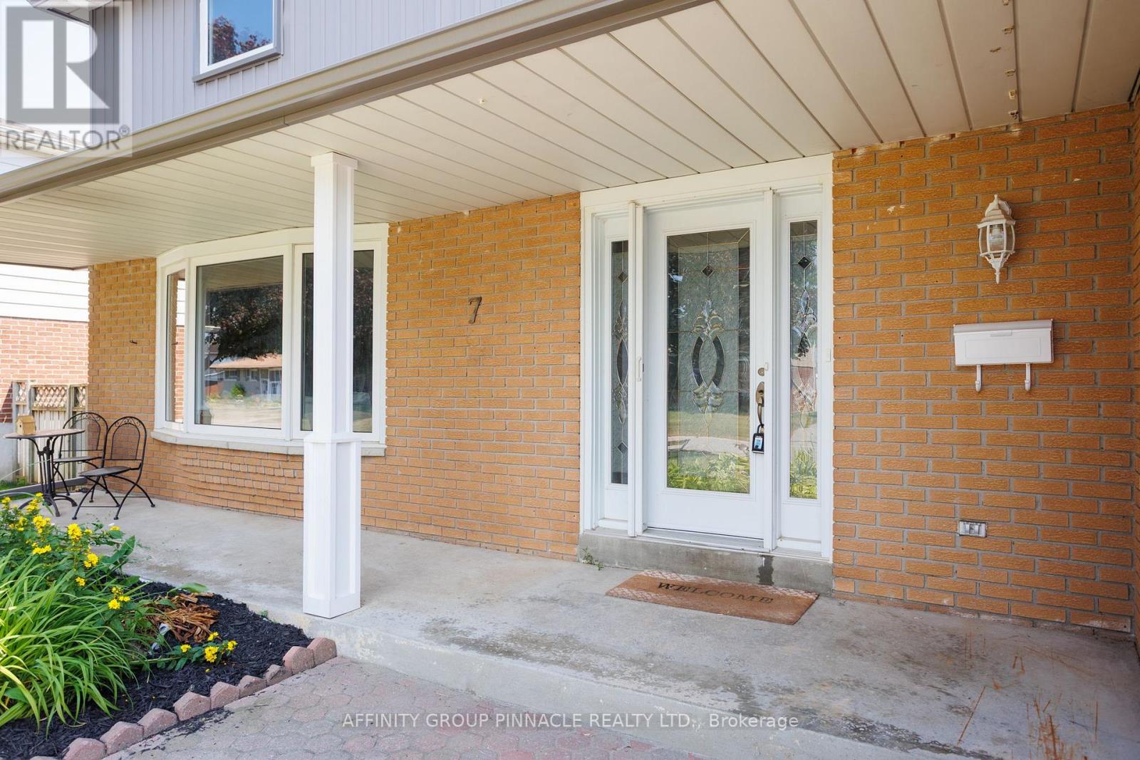 7 Redwing Street, Kawartha Lakes (Lindsay), Ontario  K9V 4T4 - Photo 4 - X13572890