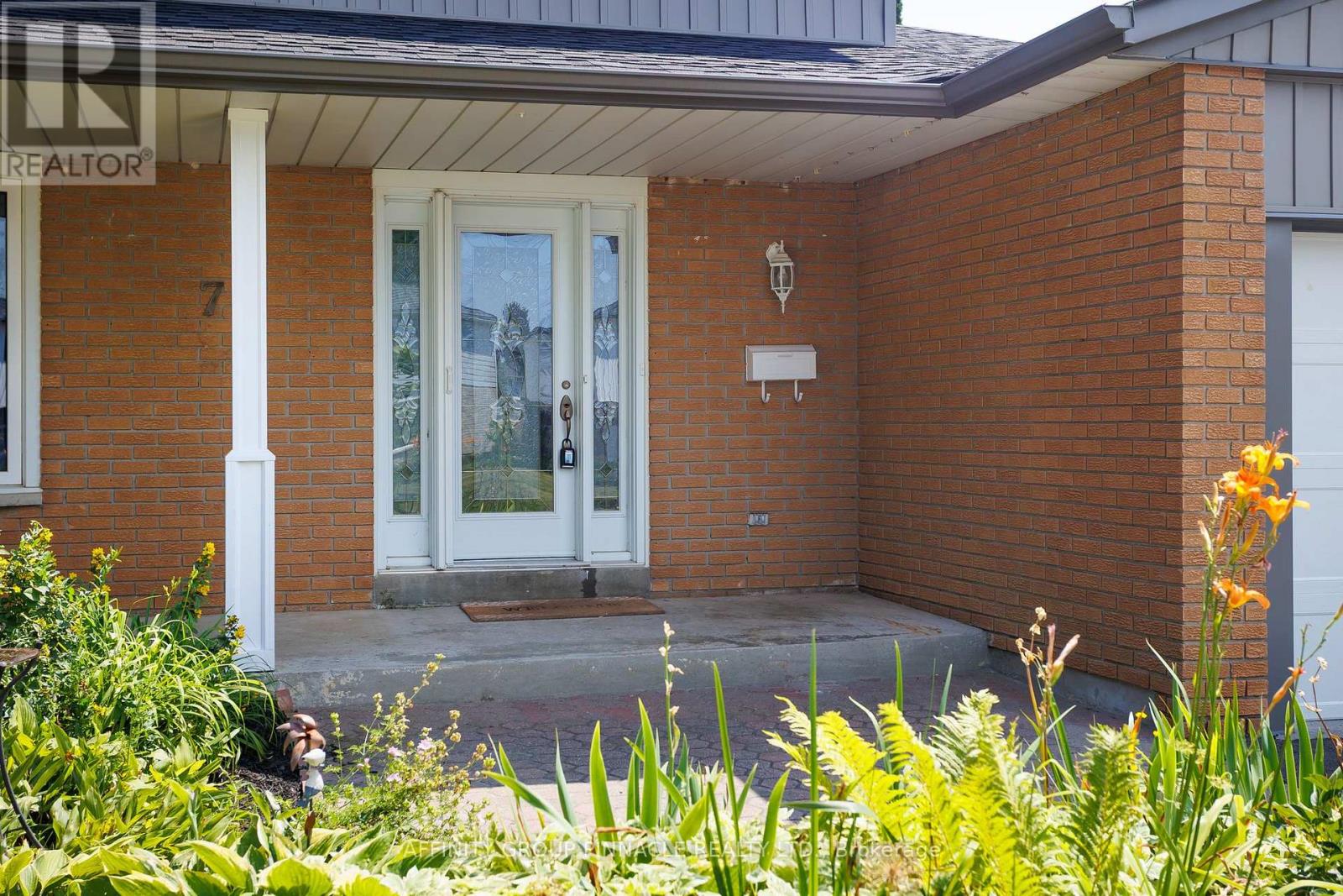 7 Redwing Street, Kawartha Lakes (Lindsay), Ontario  K9V 4T4 - Photo 6 - X13572890