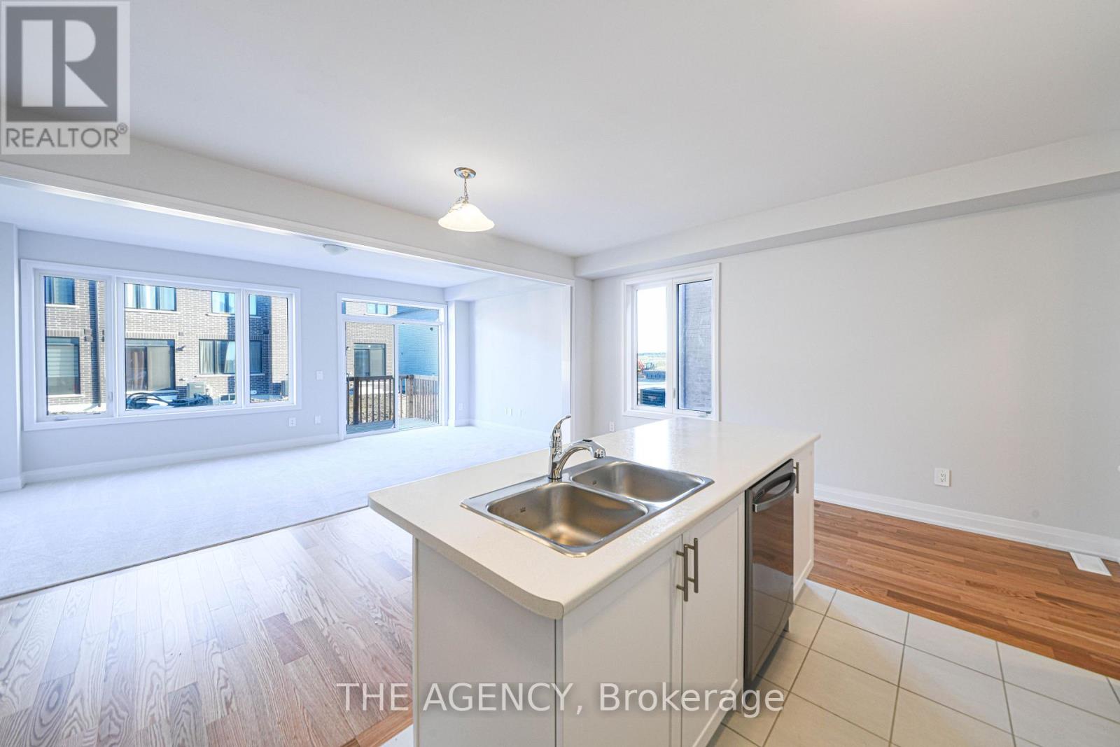 53 Butler Boulevard, Kawartha Lakes (Lindsay), Ontario  K9V 4R1 - Photo 5 - X13573932