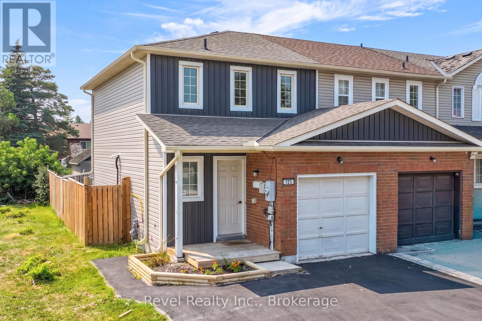 123 Albert Street S, Kawartha Lakes (Lindsay), Ontario  K9V 6G1 - Photo 2 - X13577548