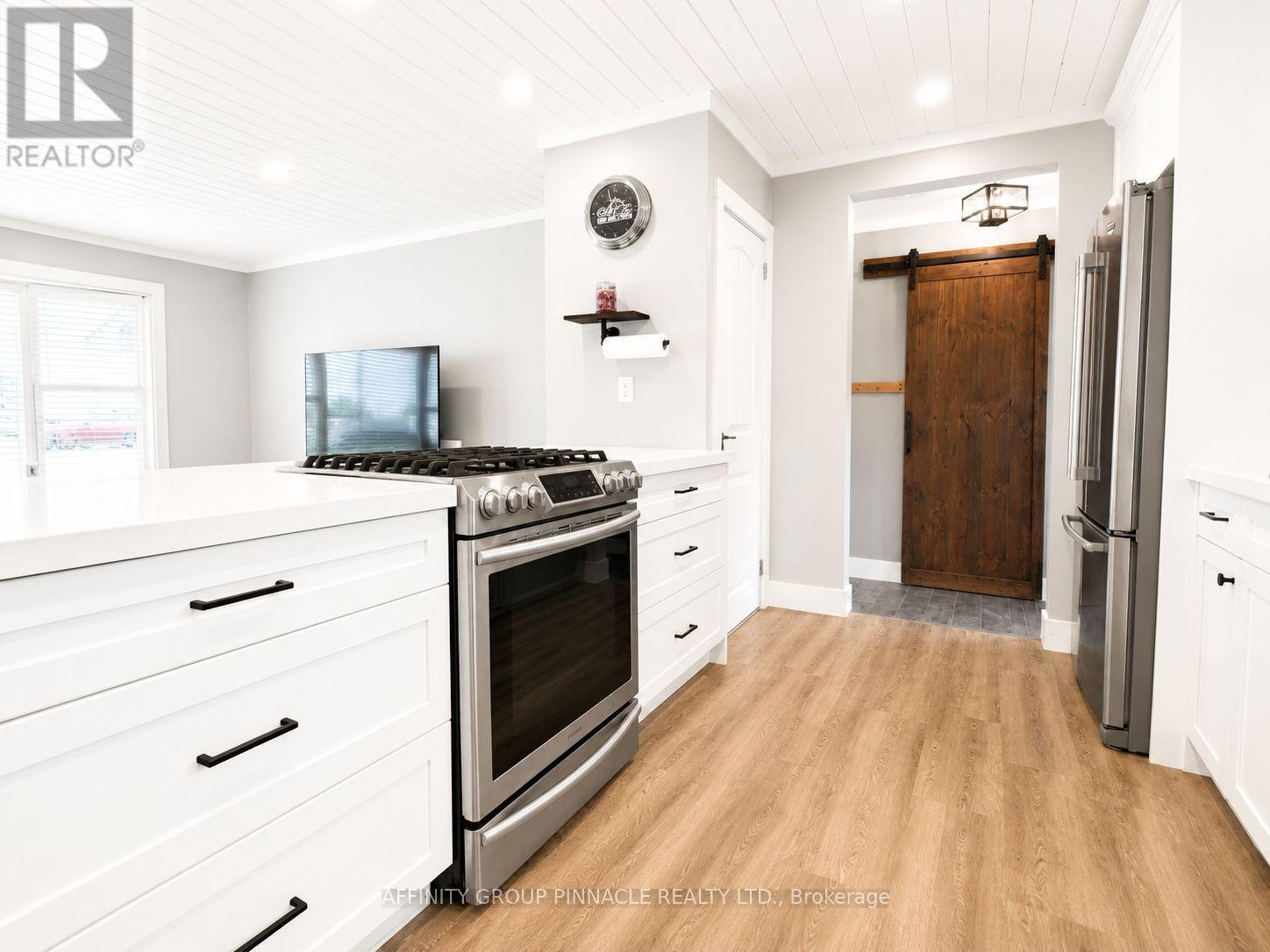 367 Angeline Street S, Kawartha Lakes (Ops), Ontario  K9V 0J7 - Photo 11 - X13578546