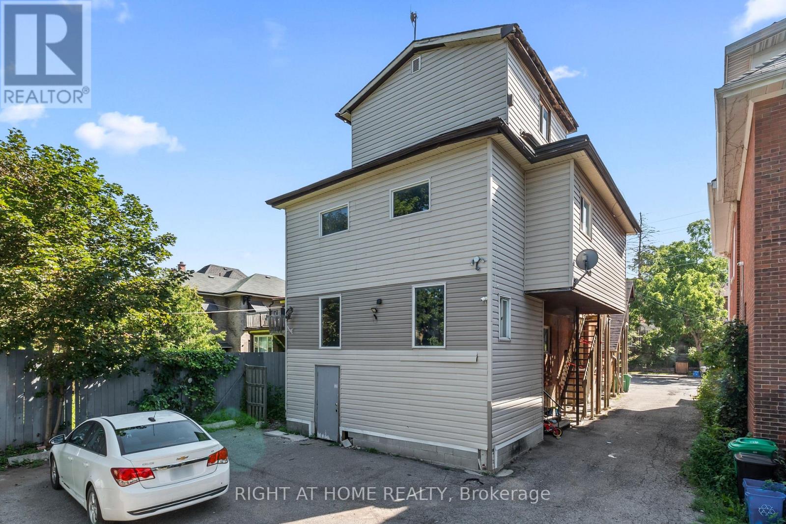 541 Aylmer Street N, Peterborough (Town Ward 3), Ontario  K9H 3W6 - Photo 5 - X13579728