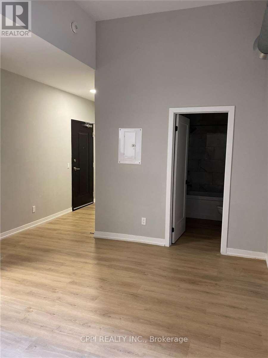 206 - 140 Simcoe Street, Peterborough (Town Ward 3), Ontario  K9H 0K5 - Photo 3 - X13586894