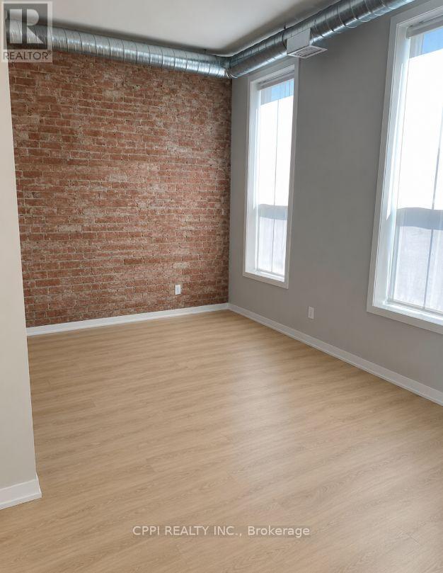 209 - 140 Simcoe Street, Peterborough (Town Ward 3), Ontario  K9H 0K5 - Photo 2 - X13586904