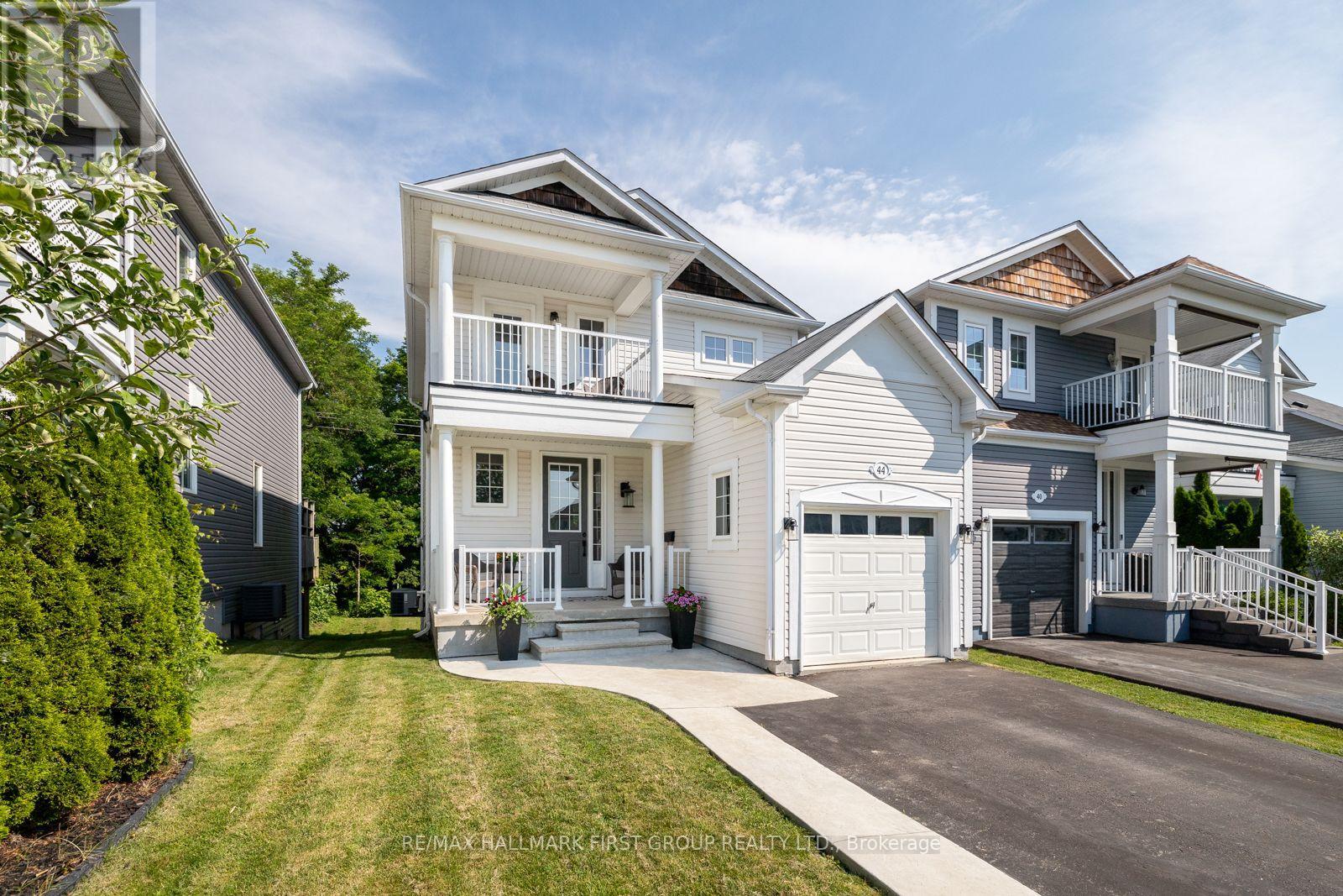 44 Milligan Street, Clarington (Newcastle), Ontario  L1B 1R6 - Photo 2 - E13587594