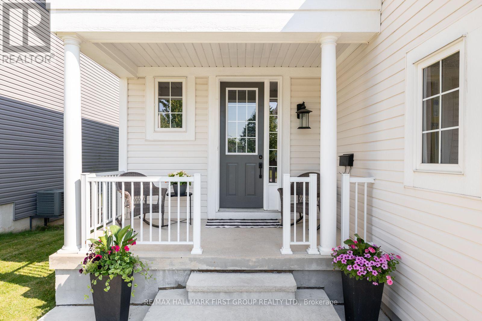 44 Milligan Street, Clarington (Newcastle), Ontario  L1B 1R6 - Photo 4 - E13587594